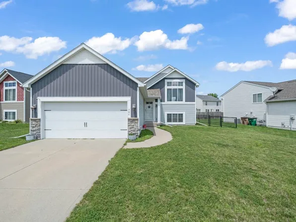 704 36th St SW, Bondurant, IA 50035