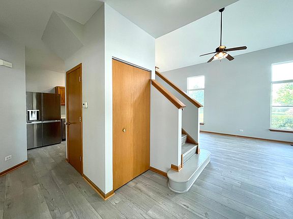 3rd image of 122 Lilac Ln
