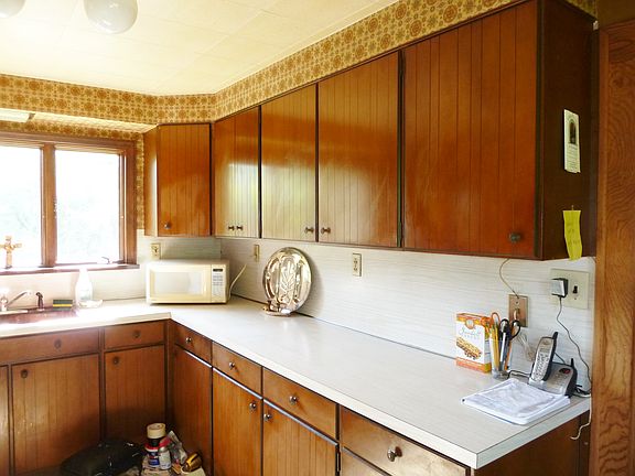 Kitchen with great storage