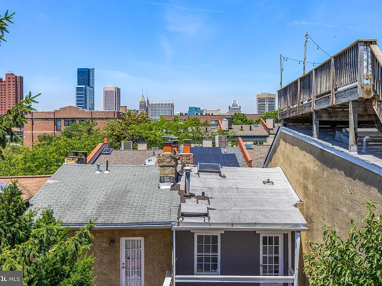 206 E Cross St — Photo 28
