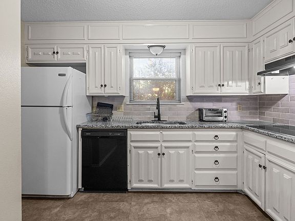 4th image of 3710 Monclair Ave