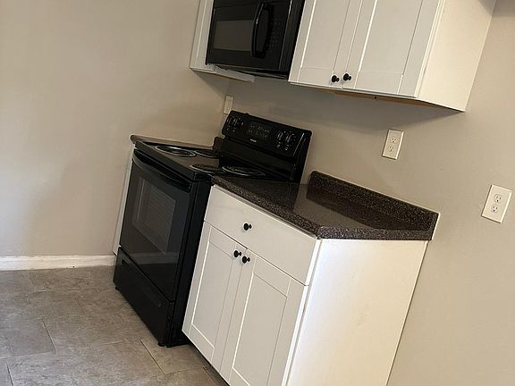 3rd image of 851 Glenwood Ave APT 3