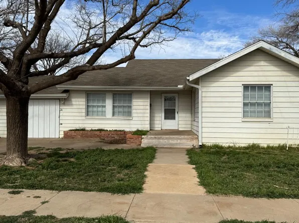 900 W Lynn St, Slaton, TX 79364