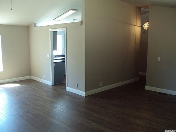 4th image of 1744 Boston Ct