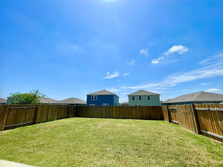 1327 Amy Dr — Photo 16