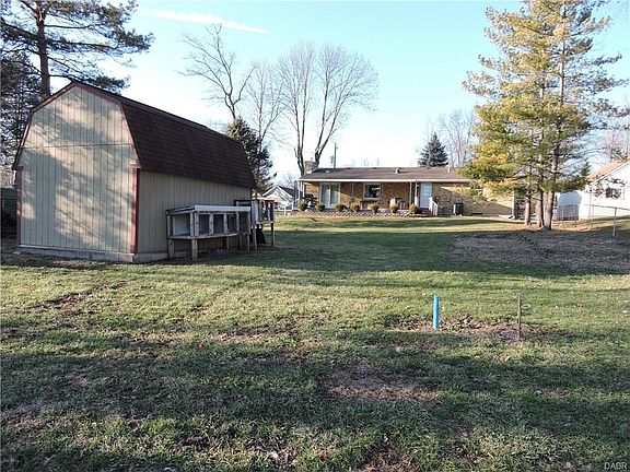 3rd image of 3765 N Lake Shore Dr