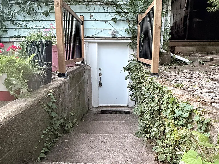 2028 Marine Dr #LOWER LEVEL — Photo 10