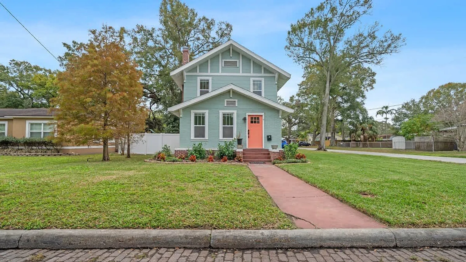4 bed, 2.0 bath, 2497 sqft, $5,213 — Photo 3