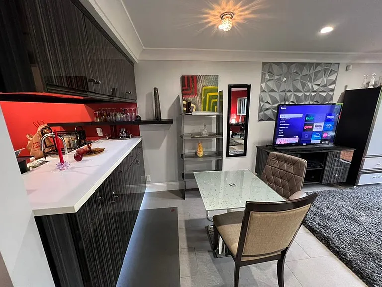 950 N Kings Rd #268 — Photo 37