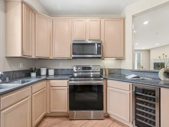 902 Sunrose Ter APT 104, Sunnyvale, CA 94086