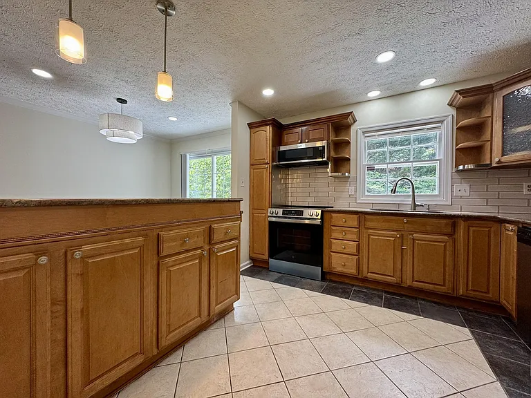 13413 Wisteria Dr — Photo 4