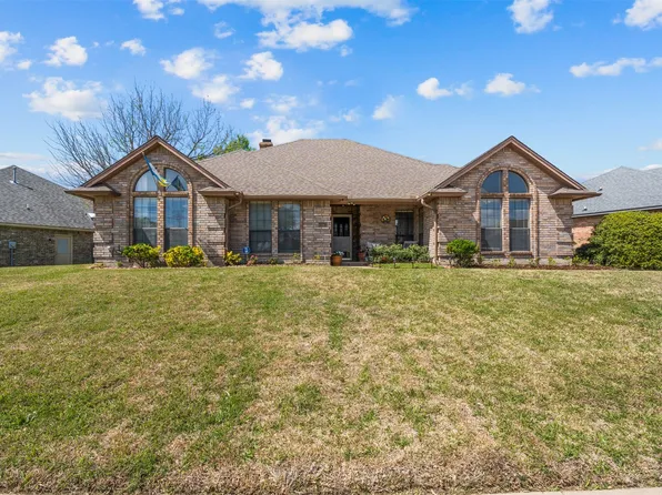 10167 Trail Ridge Dr, Benbrook, TX 76126