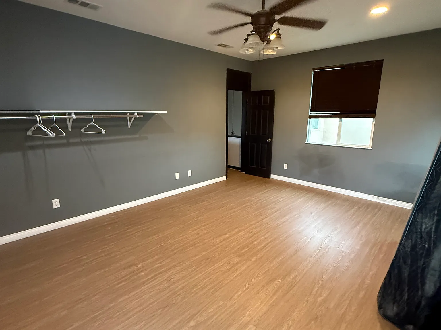 8 bed, 4980 sqft, $999 — Photo 4
