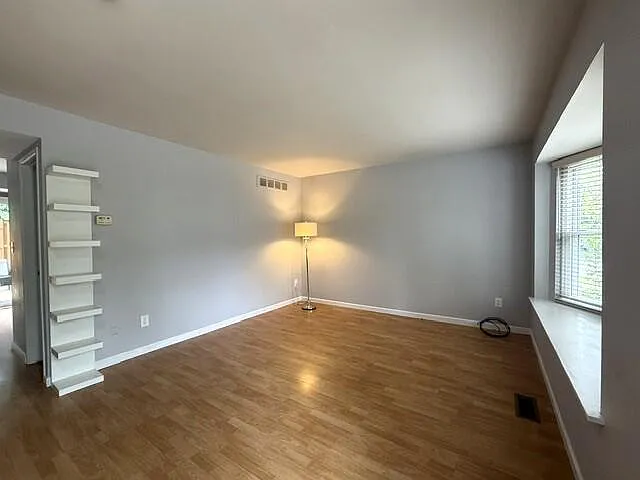 3485 Burbank Dr — Photo 7