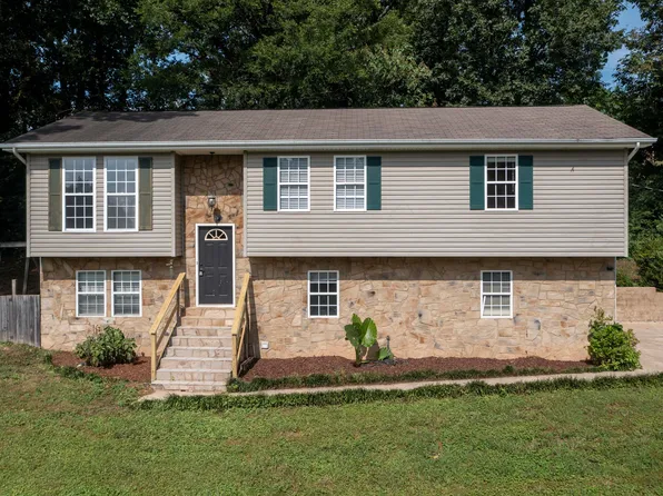 953 Skyline Dr, Rossville, GA 30741