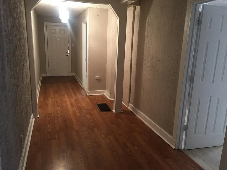 Main entrance with the two bedrooms on the right side