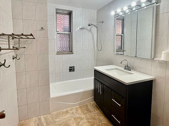 5th image of 1848 21st Dr APT 1R