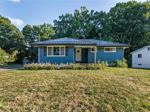 2085 De Brakeleer Ave, Farrell, PA 16121