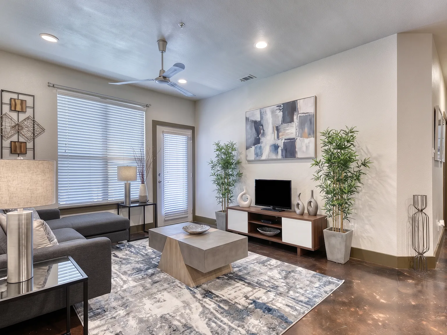 2 bed, 1199 sqft, $900 — Photo 2