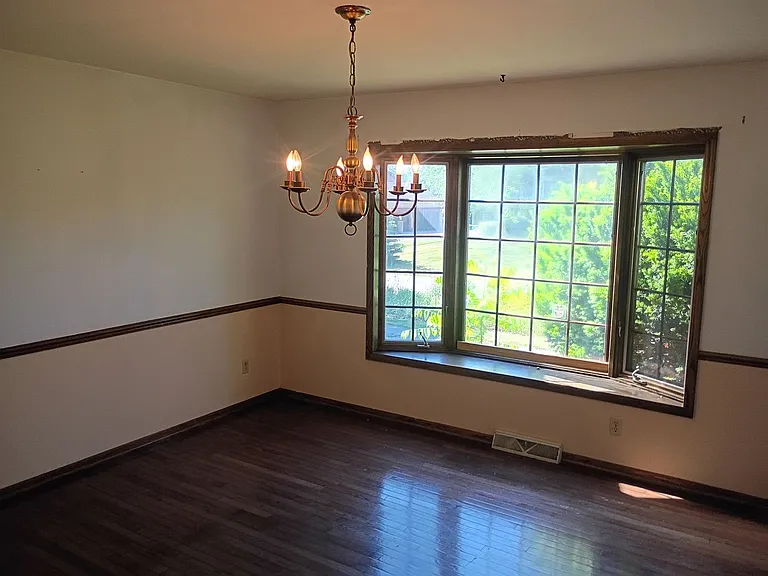 20550 Coventry Dr — Photo 4