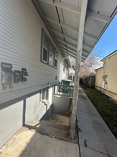 Cute 2 bedroom 1 bathroom apartment with convenient, central location Photo 1