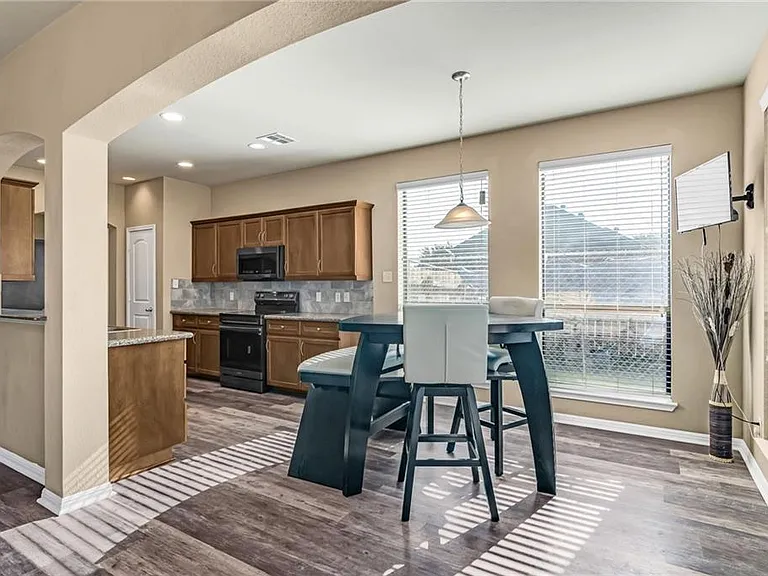 3418 Castleton Dr — Photo 13