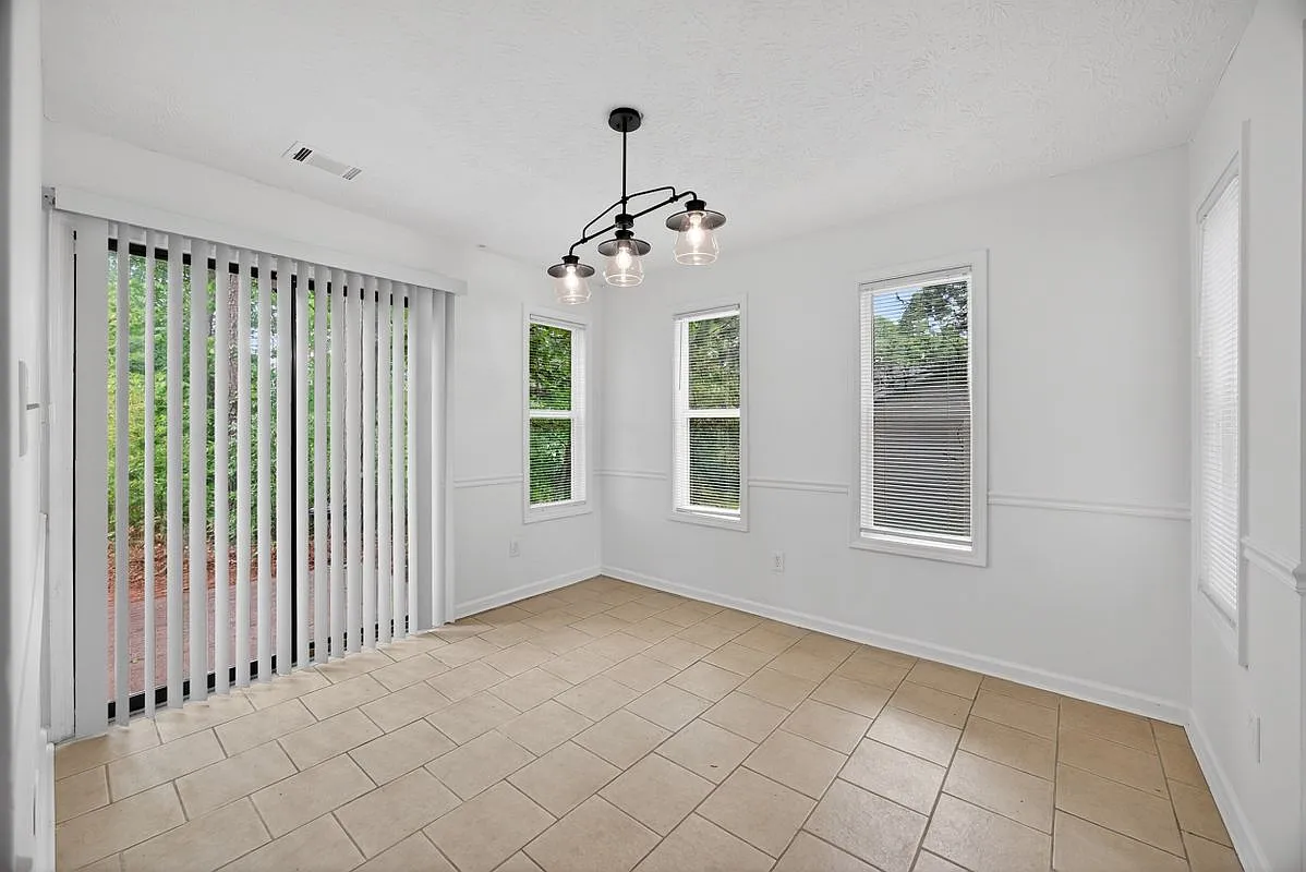 3 bed, 2.5 bath, 1564 sqft, $1,850 — Photo 2