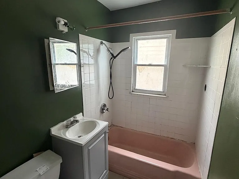 526-528 E 1st Ave #1L — Photo 3