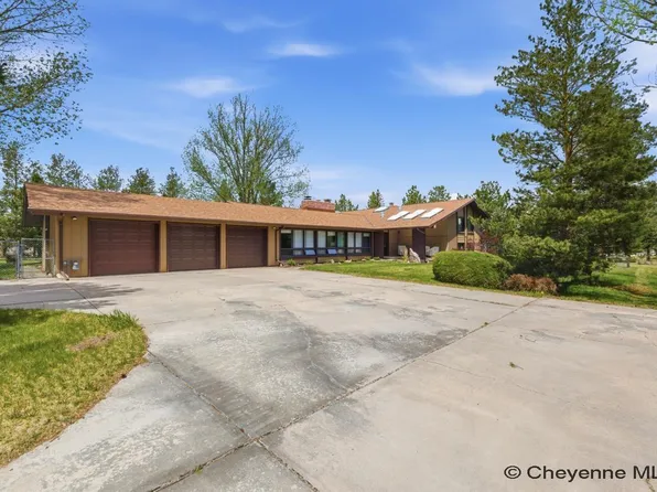 1112 W Laughlin Rd, Cheyenne, WY 82009