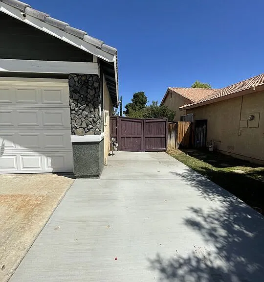 2611 Gemstone Ave — Photo 2