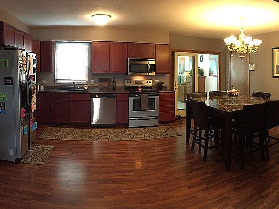 Open kitchen & all seasons 