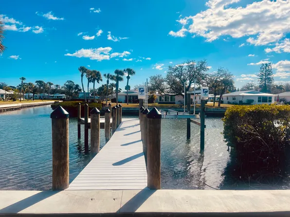 104 Pops Ln, Nokomis, FL 34275