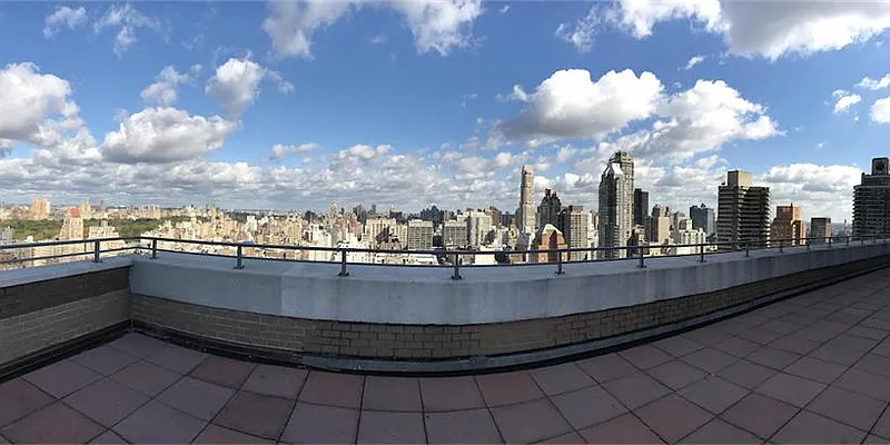 Sold by Qwest Residential Downtown LLC | media 12