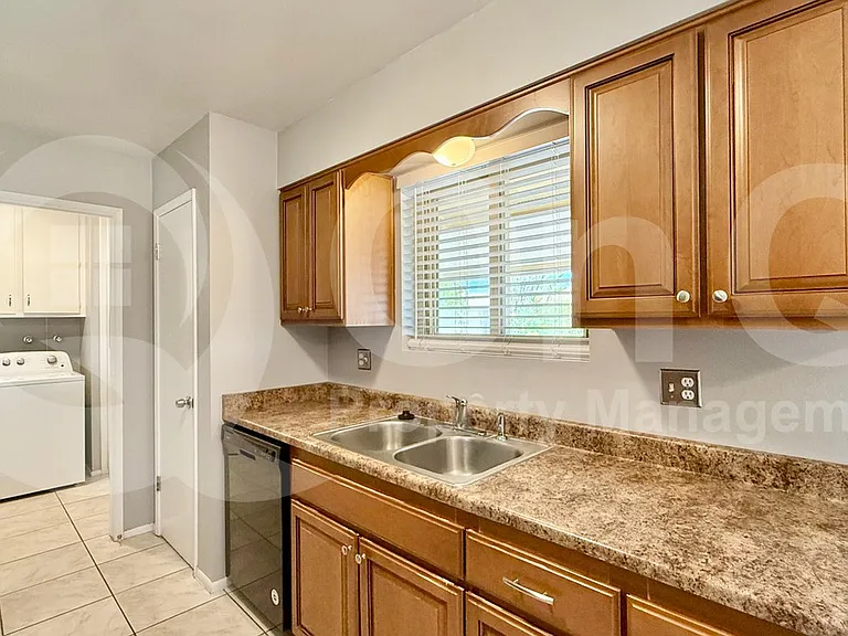 11038 W Cheryl Dr — Photo 9