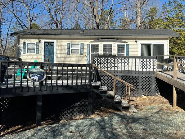 112 N Cardinal Dr, New London, NC 28127