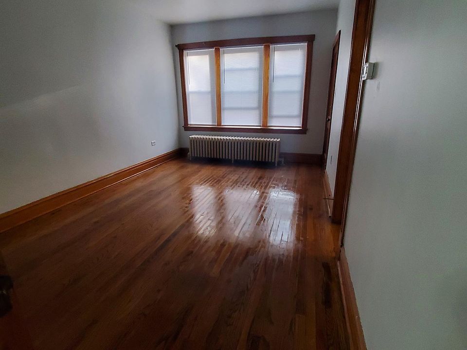 1st image of 3351 S Wood St #1