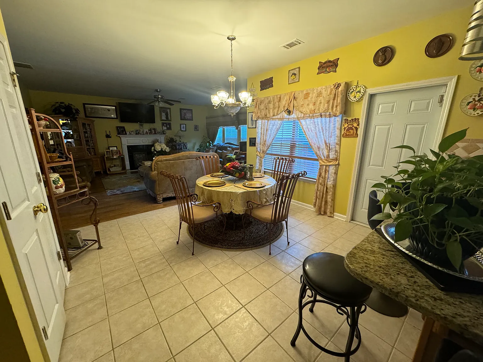2317 Mitford Ct — Photo 4