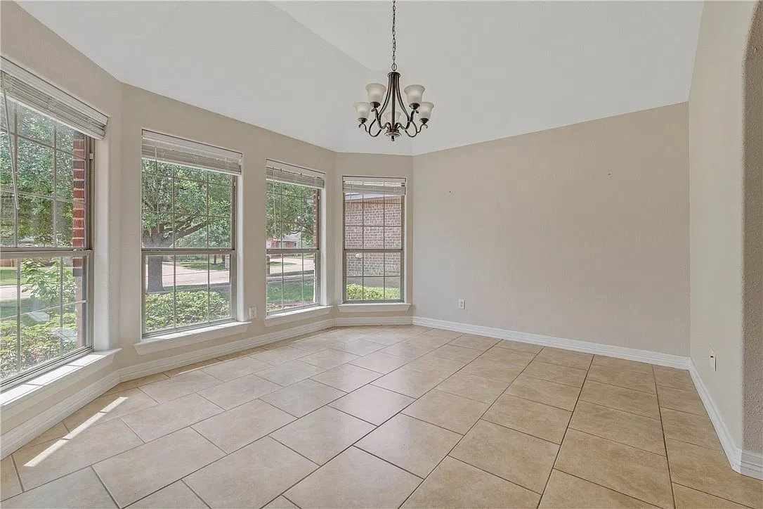 3 bed, 1689 sqft, $2,300 — Photo 4