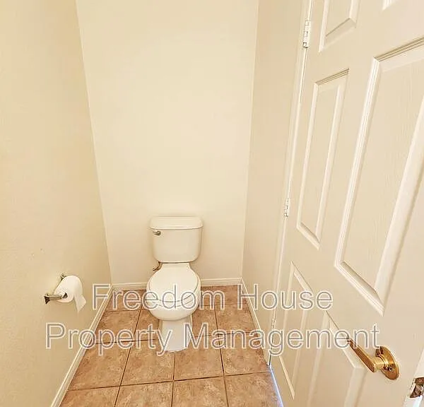 1080 Karen Ct #3 — Photo 11