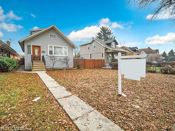 3rd image of 2053 N Nordica Ave