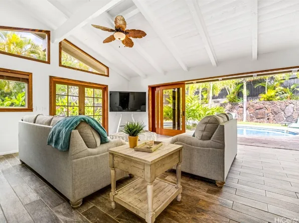 1091 Kalapaki St, Honolulu, HI 96825