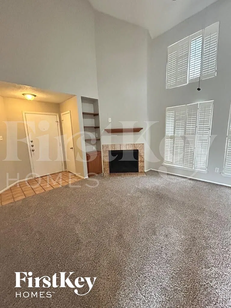 3 bed, 2.5 bath, 2060 sqft, $1,885 — Photo 3