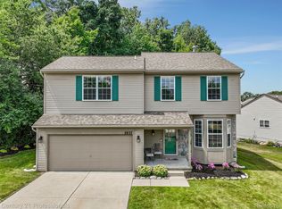 2837 Birchwood Dr, Waterford, MI 48329