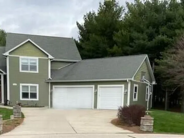 244 Hunters CROSSING SOUTH South, Slinger, WI 53086