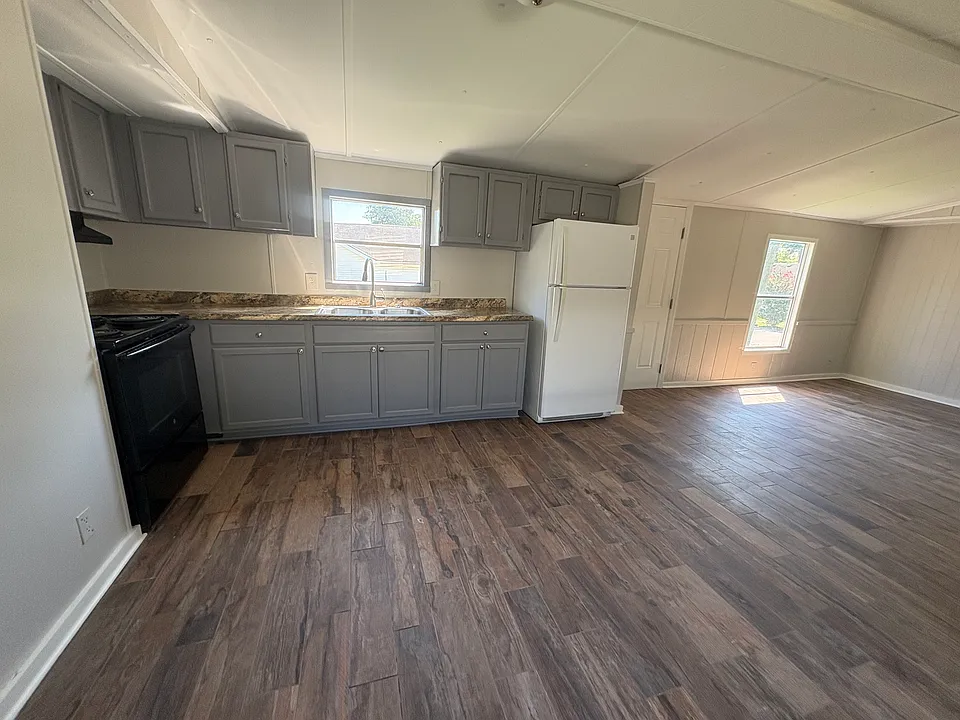 300 15th Ave W