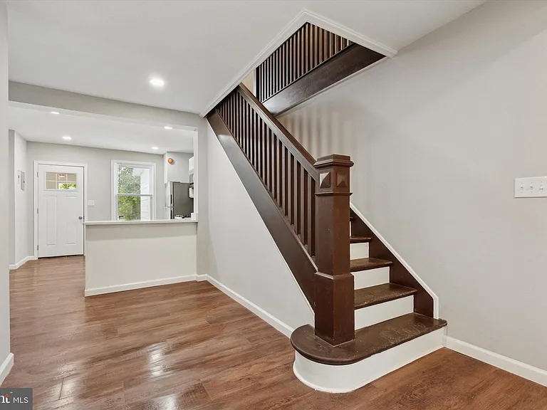 232 Main St — Photo 5