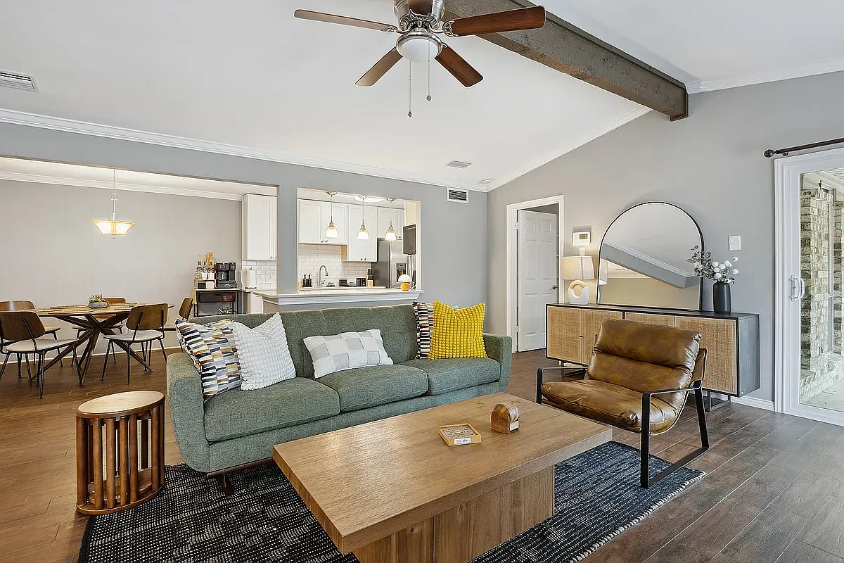 3 bed, 1585 sqft, $3,400 — Photo 1