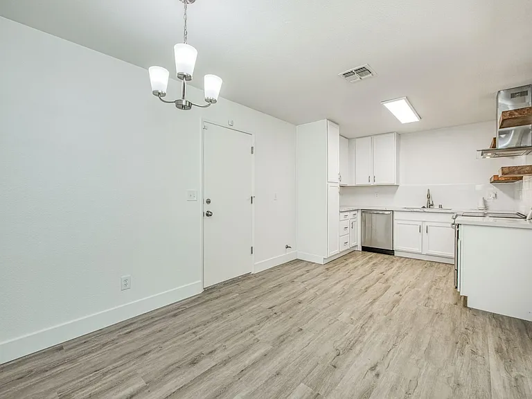 672 W Antonio Dr — Photo 11