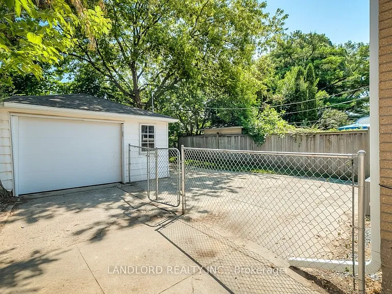 29 Hutton Ave — Photo 27