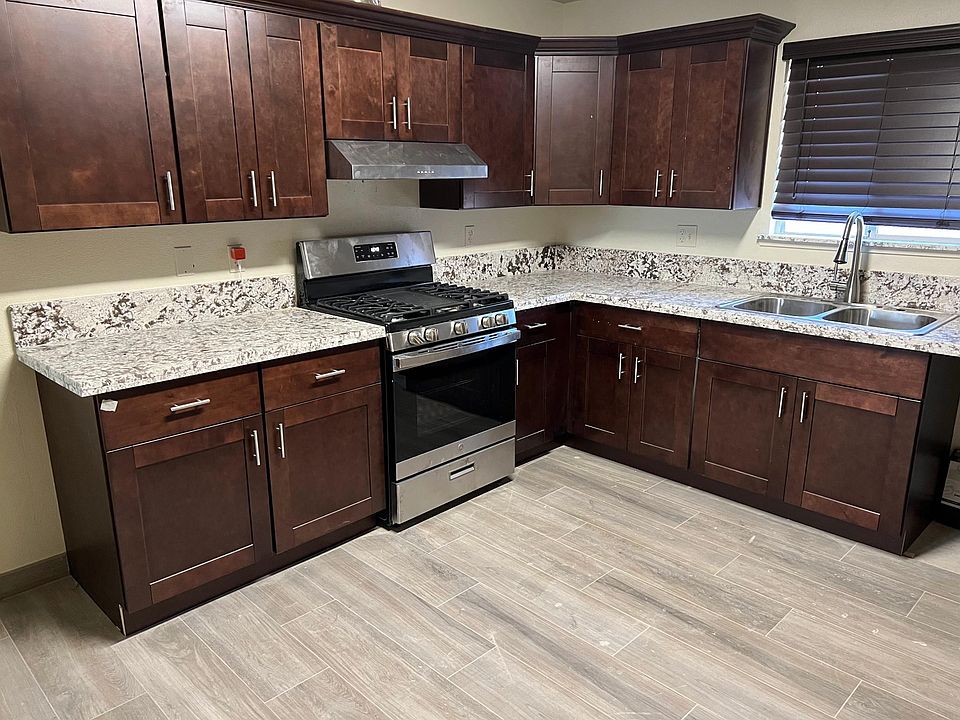 1st image of 935 Vineyard Way